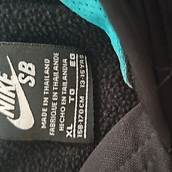 Nike Pullover - Picture 9 of 10